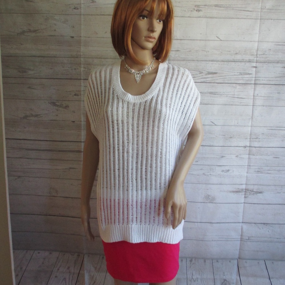 NWT - TOMMY BAHAMA top/vest - sz S - MSRP $98.00